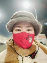 我不看花時  花與我心同寂
我看花時     花的顏色一時明白起來
便知此花不在我心之外
—王陽明配圖