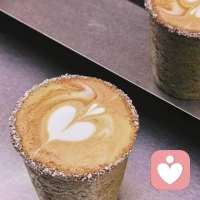 .
学习心理学，学着学着，我突然明白，“为道日损”是这个意思。
.
从小到大，我们就被灌输很多价值观和信念。这些条条框框成为我们的牢笼，自愿把自己囚禁在里面。
.
学习心理学，就是去掉这些牢笼的过程，做减法，把这些积累的僵化信念化掉。
.
一个个瓦解，一点点消融，损之又损，消融到无影无踪。
.
放下偏见，放下恐惧，放下控制，不再执着，像水一般，包容接纳。
.
心理学上讲，一个的外在的一切，就是内心的投射。
.
你可以构建全新的世界，构建你喜欢的世界，唯有光明和爱。
.
如此，无论遇到什么风吹雨打，你都可以刀枪不入，达到无为而无不为之境。配图