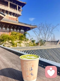 .
每个人的内在，一半天使，一半恶魔。
.
每个人每天都有无数个念头闪过，好的坏的；也被各种复杂的情绪打扰，内疚、懊恼、愤怒…
.
所谓成长，就是允许这些念头飘过，让它们来去自如。
.
超越二元对立，超越非黑即白，没有好坏对错，没有是非善恶。
.
在觉察中修炼，将内在世界扩容。然后，你会获得一种自由，不再被各种观念禁锢，活出了云淡风轻。配图