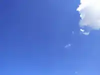 今天看到一句話很喜歡：你不是海灘上唯一的石子！配圖