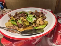 【流體智力】
流體智力，是一種基于生理的認(rèn)知能力，主要涉及知覺、記憶、運算速度和推理等多個方面。它依賴于大腦的靈活性和處理速度，較少受教育與文化的影響。流體智力通常在20歲左右達到頂峰，隨后隨著年齡增長而逐漸降低。
這種智力不依賴于先前的知識和經(jīng)驗，而是更多地依賴于個人的先天稟賦和神經(jīng)系統(tǒng)的成熟度。想要提升，可通過數(shù)獨、解謎等游戲鍛煉大腦靈活性和反應(yīng)速度。但需注意，由于遺傳因素影響，后天提升效果因人而異。配圖