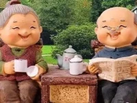 ?《婚姻幸福秘籍》?

現(xiàn)實中
所有人的婚姻都是喜憂參半的，
?如何提高婚姻指數(shù)？
1. 重視日常的小事；
2.放棄完美的幻想；
3.抓取平淡的幸福；
4.感恩彼此的陪伴。配圖
