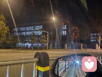 孤单，不是身边无人，而是心中无自己。
当你真正静下来，心会像湖水一样，
映照出平静、清澈与自由。
你，就是自己最好的陪伴。