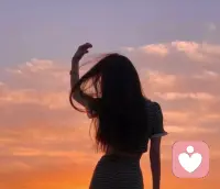 你们有经历过吗
睡不着的时候找陌生人说话反而会更治愈
相信不少人都有类似经历，感觉陌生人跟你的生活没有太多交集，你在他们面前可以毫无负担地倾诉，不用担心被评判或者影响自己的生活。
比如，你可以和陌生人分享自己的小秘密，不用担心他们会在你的社交圈子里传播。 
二是，陌生人能带来新鲜感。他们有着不同的经历和观点，在交流过程中可能会给你全新的启发，让你的思维从那些让你失眠的事情上转移开。就像打开一个装满宝藏的盒子，你不知道会收获什么样的惊喜。
当你向陌生人倾诉时，就仿佛把秘密放进了一个安全的宝箱！配图