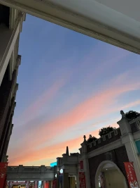 一旦女人愛上這個男人，就覺得有必要幫助男人成長和成熟，讓男人變得更加完美，她們搖身一變變成了改造達人，男人就要成為她改造的首要目標，不管他多么抗拒和反感，女人都不依不饒，一逮住機會就試圖改造，她自以為在關愛他照料他。可男人卻感覺被女人控制的牢牢的沒有喘息的空間。
男人需要的是——認可和接納。
（認同，理解，和尊重）配圖