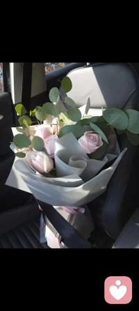  那些你觉得无处安放的情绪碎片，都可以交给我，我会帮你慢慢拼凑出平静的模样。配图