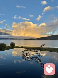 不用逼着自己“消化”所有难过，允许自己有缺口，才是和自己和解的第一步。配图