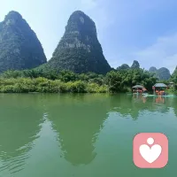 心里堵得慌的时候，不用硬扛，说出来、哭出来、安静待着，都可以。配图