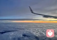 放下“所有人都要喜欢我”的幻想，人与人磁场各不相同，接纳缘分聚散，不必勉强维系消耗你的关系。