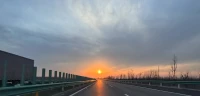 早安
心若向陽，處處皆是花香 。
無論前路如何，記得微笑以對。
無論多難，都要相信。
微笑能驅(qū)散一切陰霾。做最好的自己，一路生花！配圖