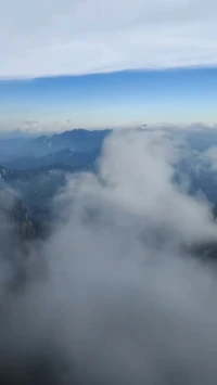人生不是让你什么都顺，人一辈子不是等待他人来渡，而是人需自渡，向内去求，提升我们内在的认知，以利他之心圆满自己。