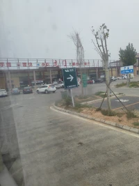 早安分享：
人有两条路：
一条是必须走的
一条是想走的
人必须把必须走的路走漂亮，才可以走想走的路！配图