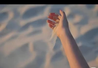 早安
人生如四季，有春華秋實，也有冬雪夏炎。那些曾經的遺憾與傷痛，終會在時光里沉淀成生命的厚度。與其緊握過往不放，不如學會釋懷，讓心騰出空間，盛放當下的美好與未來的希望配圖