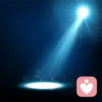 “聚光灯效应”会让我们过度关注自己。总觉得自己的言行被他人时刻盯着，其实别人并没有我们想象中那么在意。
放下这种过度的自我关注，能更轻松地展现自己。配图