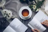 ?當你不再焦慮 這世界便開滿了花????。配圖