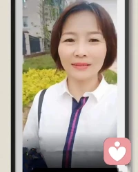 8个小技巧

保持恋爱新鲜感



1、看见并接纳TA的脆弱


面对难过，女生喜欢找人倾诉，男生则倾向于压抑，觉得情感外露=不坚强。


当你发现男朋友情绪低落时，允许接纳TA的悲伤，不要着急询问，给他一定的空间和时间。


等他情绪稍缓后，温柔地问一句：“我看你心情不好，发生了什么？”


如果他表现出不想说，你就告诉他：“没关系，你想说的时候我都在。”


高质量的陪伴绝对不是仅仅陪在他身边什么也不做，而是用行动告诉他“你会一直在。””


倾听伴侣的感受，并尽力理解他所经历的情绪和困扰，真正关心和专注，不打断。


一句“我在听，我理解你”胜过千言万语。配图