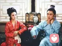 婚姻内比钻戒和婚房，更重要的是这个
【情投意合≠性透趣和】
这就像吃饭一方认为民以食为天，最好每餐饭自己用心去做好拥有一个健康的身体，一方却觉得饭每天要吃，有的吃就行，哪那么多讲就！这种差异导致的必是一方妥协另一方，时间长了难免有怨言不利于夫妻感情！

有的男人对于女方不是处女感觉无所谓，但有的男人耿耿与怀！

如果女方不是处女，男方又非常介意的话，婚姻生活大多过的不尽如人意，这永远是他心里一根“刺”触碰不得，说不准那天心里极度不平衡出个轨报复你一下，会给婚姻留下很大的隐患！

02性态度

开放还是保守

拿网上最近传的很火的换妻活动来说，有很多标新立异的男人感觉生活很无聊想加点“鸡精”调调味，组织换妻活动！这是他们的人身自由咱也不好评论啥，他们的妻子如果也感觉新奇积极配合哪他们就皆大欢喜，如果妻子坚决反对，他们的夫妻关系还能走下去吗？

一方想玩点新花样，一方却骂“流氓！”

山参海味吃久了也腻，夫妻天天吃在一起，睡在一起，时间久了难免无趣！一方想咱买点情趣用品，情趣内衣来点小SM调剂一下吧！另一方却觉得对方学坏了，不正经进而讽刺挖苦！这样的话时间久了压抑的一方可能就要出去“觅食”了！

红楼梦里的王熙凤国色天香，贾琏照样经常出去偷腥，据说就是因为王熙凤太“正”了，不配合！

03性欲望

这个简单来说还像吃饭，有的人饭量很小，一顿一碗饭就可以了，有的人一顿吃三碗还不饱！

就是拿男来说:有的男人一个月做个两三次就满足了，有的男人一天需要多次才能满足！哪女方如果本来“胃口”不大，被老公这样天天吃哪受得了啊！闹出“人命”完蛋了！为博亲一笑开个玩笑哈！

04:生理方面

有句话这样说:男人永远喜欢女人丰乳蜂腰，女人永远喜欢男人器大活好！所以男女双方的尺寸是否匹配也很重要！

尤其当今社会约个泡像吃方便面一样便当，大家相对来说性经历还是有的！不由自主就会拿现任和前任比较，尤其尺寸很影响快感，所以如果这方面不匹配，难免遗憾！

05:性癖好

SM（虐待与被虐）相信大家都懂吧！有的人就喜欢被小鞭子抽的紫一块青一块才过瘾，有的很讨厌这一套看着就烦！还有的人喜欢在穿上说好多“色色”的话助兴，可是另一半一听就火气上来，这样的话就玩不到一起了啊！

就是有的人喜欢“麻辣烫”重口味，配偶却喜欢不嫌不谈的寡面条，吃不到一块也很麻烦不是！配图