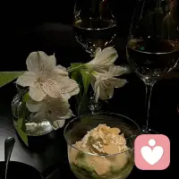 年紀大了，對于任何背棄，無論是戀人提分手、朋友要絕交、還是合作者突然撂挑子不干，只會答復“哦”一個字，絕不會挽留。 
因為你已懂得，挽留要么于事無補，要么被勒索更多情緒價值，都是節外生枝的事。對方要走便走，尊重祝福，不帶情緒，繼續生活。