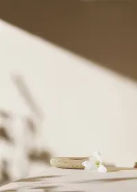 一個人能夠，并且應該讓自己做到的，不是感到安全，而是能夠接納不安全的現實。配圖