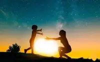 妈妈对孩子的担心或者对其他东西的担心，归根到底都是对他人的自由的眩晕。你需要改变的是：
要让自己尽快地适应
孩子是一个自由的人
他拥有一个不确定的未来
这是老天给他的权利
他不应该活在你的期望和担心中间