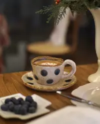 人生中有很多重大的問題都無法解決，
只能在成長的過程中慢慢接受或放下。
 
時間里或許沒有藏著解藥，
但時間里一定藏著稀釋痛苦的能量。配圖
