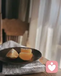 当你停止与幻想中的“另一种生活”比较时，你拥有的生活便会开始变得完整而丰盈。