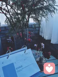 愿我们在烟火日常里，
修得一颗通透的心。

不慌不忙，安静于暖，
清淡欢颜，安然于心。🌷🌷🌷配图