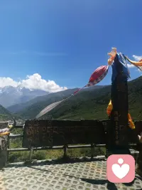 一個女人最值得驕傲的，從來不是容貌、財富或婚姻，而是用思想、深度支撐起的從容不迫，百般磨礪后的寬廣柔和。
她擁有穩定的心境、不凡的氣度、獨立的思想、覺醒的靈魂，以及那份深植于生命、誰也無法奪走的生存力量。配圖