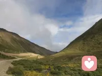 較小利益原則認為：在任何伴侶關系中對于繼續和維持親密關系利益較小的一方在伴侶關系中擁有更多的權力。如果伴侶愛戀和需要你的程度超過了你愛戀和需要他／她的程度，你多半能得償所愿。這聽起來有點殘酷，但卻是事實：在愛情關系中，投入較少的伴侶通常擁有更多的權力。（摘）配圖