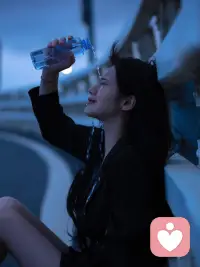 我們壓抑到潛意識的情緒如果沒有釋放掉，會累積在身體里，成為緊繃、酸痛以及其他氣滯阻塞的現象，長久時間下來會變成內傷、疾病與細胞病變。配圖