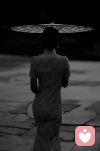 人生没有白走的路，每一步都算数。如果此时前路灯光昏暗，你看不清方向，你可以选择暂停，也可以选择一直走，最终还是要一直走下去。