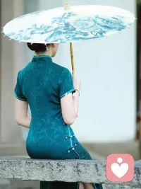 对骨子里看不起你的人，不要总想着强行去辩解什么，在你开口那一刻，你就已经输了。他们已经在自己脑海里为你定性，并进行爱憎、亲近、疏远判断，这实际上是他们的事，与你无关。别人眼中的你，是光鲜还是尘埃，你都无须解释，不要自证清白，沉默，才是你最高级的轻蔑。