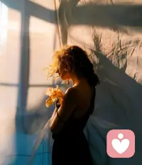 在这个世界上，没有一样东西是恒久不变的，没有一样东西是永远固定的。一切都在波动，一切都在跳荡，一切都显得短暂匆忙，狂欢得意。             ——弗吉尼亚•伍尔夫 ​ ​​​配图