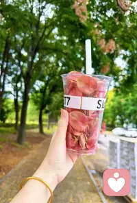 一個?真人?正的痛苦
往?不往?是被?人別?打擊

而?他是?在內(nèi)?接心?過了那根“鞭子”
自己一遍?抽遍?打自己

有時候
你?為以?是別人?你讓?痛苦

其實?你是?允許了
那?痛份?苦進(jìn)入你?世的?界

若?能你?在內(nèi)心畫出一道界限

別?的人?言語歸別人
我?對只?自己的狀?負(fù)態(tài)?責(zé)
你?心的?就開始慢?自慢?由

人生?經(jīng)已?夠難了
請?再別?當(dāng)自己的敵人配圖