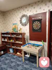 致每一個在焦慮的你
 
人生從沒有標準化試卷
你的答案
本就該獨一無二
 
有人快馬加鞭
有人緩步徐行

你的節(jié)奏
不該被他人的時鐘校準
不必急著跟上誰的腳步

按自己的頻率生長
就是你自己最好的模樣配圖