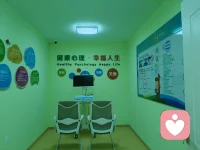 咨詢，是一場雙人華爾茲
 
不疾不徐，跟隨著你的節奏，在心理空間里輕輕落腳——時而共舞快樂，時而承接憤怒，時而擁抱悲哀
 
被這份深度聯結的場域包裹著，彼此滋養，慢慢看見內心的光
 
每一次陪伴，都是見證生命舒展的溫柔旅程 ??配圖