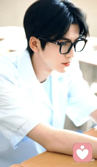 或许我们对“男性魅力”的理解会不一样～真正的魅力从不是永远扛住压力不低头，而是哪怕陷入精神困境，依然愿意求助、愿意改变。能陪这样的来访者走过低谷，反而会觉得这份工作格外有温度🌟