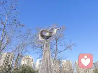 不用强迫自己立刻摆脱恐惧，先试着和它待一会儿，慢慢呼吸就好。