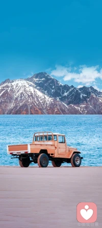 人的脆弱和坚强都超乎自己的想象。有时，我可能脆弱得一句话就泪流满面；有时，也发现自己咬着牙走了很长的路。