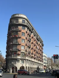 機遇可能只敲門一次，而誘惑總是按著門鈴不放。配圖