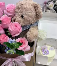不管是什么節日，
都在提醒我們愛與被愛，
別讓生活的瑣碎掩蓋世俗的浪漫，
不是婦女 是迷人的大美女。配圖