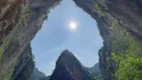 ⛰️山静静矗立，云影漫过雪顶。风带着草木香，时间在这里轻缓流淌。
 
不赶行程，不追风景，只踩实脚下的土地，让山的轮廓、风的私语，都慢慢住进心里。原来，人生这趟旅行，慢下来，就是最好的模样。。

💕在路途中，遇见自己。