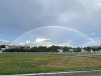 ?? 心中天空廣闊，不困于得失、情緒與他人的眼光，也不會刻意討好而失去自由與真實。我的人生，我是主角。配圖