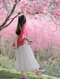 分寸感是成熟的标志，

再好的关系，都需要留白，

你给我距离，我还你分寸，

你给我珍惜，我还你值得，

这是人与人之间最起码的尊重。

人生如尺，必须有度，

人与人最好的关系是：

亲疏有度，相看不厌，久处不累。