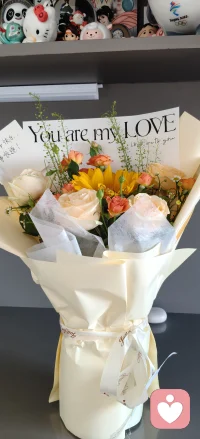 什么是愛？
性不是愛、擁抱不是愛、每天約會也不是愛、24小時黏在一起還不是愛。

真正的愛，是你們相互熟悉了以后，你卸下了面具，露出了所有的缺點，或者最糟糕的一面，而對方依然選擇與你在一起，這才叫愛。

記住，所有的不離不棄的前提是不嫌棄，真愛你的人，只會發自內心的心疼你。配圖