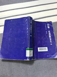 有人说， 文字总会滋养两个人， 写它的人和能够读懂它的人。配图