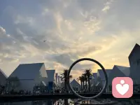 人不一定要往高处走，人可以往四处走。配图