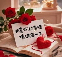 你身边的万物都是你吸引来的，
你关注什么，就吸引什么，
总是埋怨不满，就只能看到生活的不顺和负面的东西，
学着感恩知足，感激自己所拥有的东西，
就能迎来更多的幸运和奖赏！配图