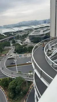对的人，兜兜转转还是会相遇，错的人，晃晃悠悠终究会走散……