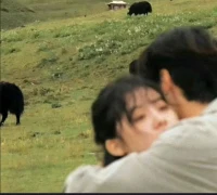 很喜欢傅首尔的一句话:“他有多爱你，他就有多自律，所以我现在不会管他管的很严了，也不会让他和其他女生保持距离，他要是爱我就会处理好身边的任何事情，如果没有处理好，那他就是不爱，犯错犯的不是错，而是他的选择。”配图